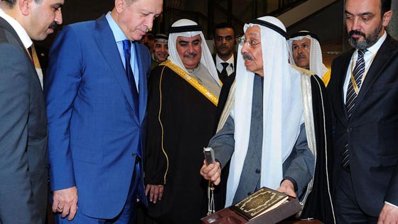 صور أردوغان يزور متحف إسلامي بحريني وزوجته تتجول بزي مميز! صورة رقم 9