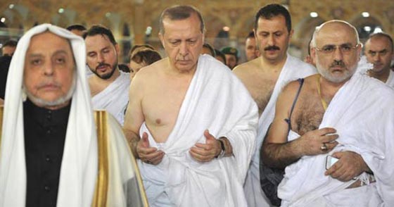 بالصور..الرئيس التركي رجب طيب أردوغان يؤدي مناسك العمرة صورة رقم 3