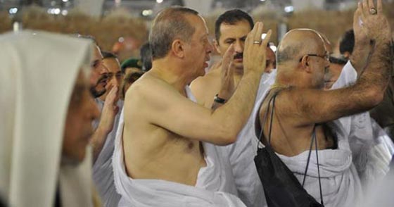 بالصور..الرئيس التركي رجب طيب أردوغان يؤدي مناسك العمرة صورة رقم 4