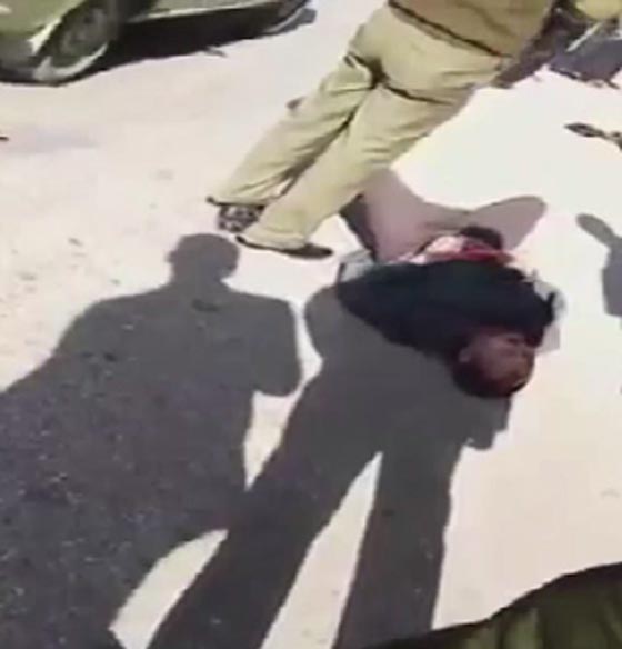 فيديو بشع.. مصري يذبح خصم له امام المحكمة بسبب ثأر قديم صورة رقم 1