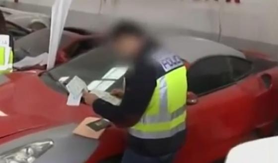 بالفيديو.. القبض على عصابة تزيّف وتبيع السيارات في اسبانيا  صورة رقم 4