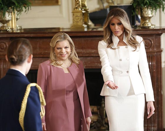 لماذا كشفت سارة نتنياهو عن ساقيها في البيت الابيض؟ صورة رقم 4