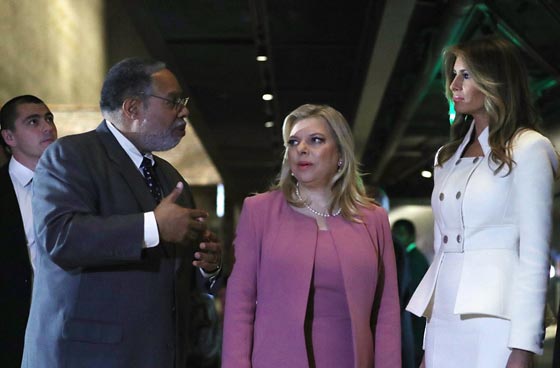 لماذا كشفت سارة نتنياهو عن ساقيها في البيت الابيض؟ صورة رقم 12