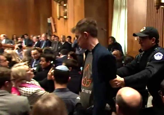 فلسطيني يقاطع كلمة السفير الامريكي.. كنا في فلسطين وستبقى لنا صورة رقم 2