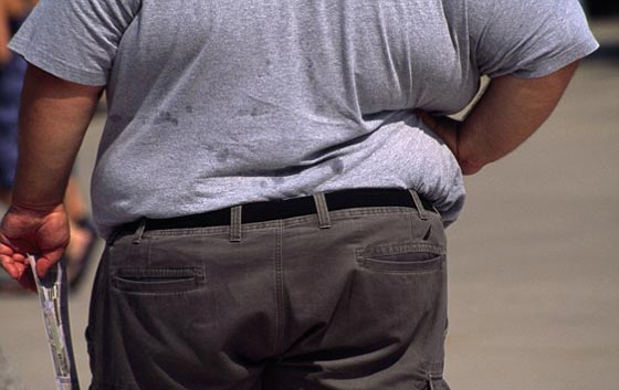 رجل سمين يعترف انه داس بطن ابنته الصغيرة في لحظة غضب حتى ماتت! صورة رقم 1