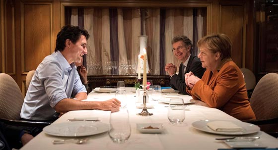 الرئيس الكندي ترودو يأسر قلوب النساء الشهيرات بهذه النظرات! صورة رقم 4