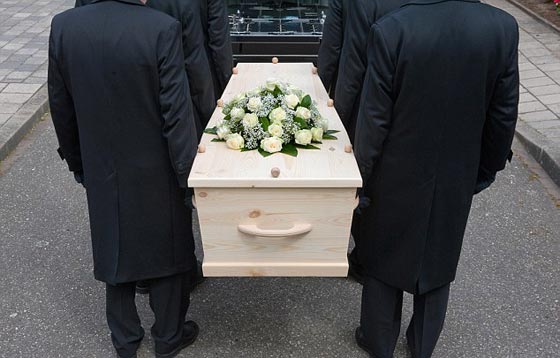 مراهق هندي يعود من الموت اثناء تشييع جنازته ويصدم عائلته! صورة رقم 2