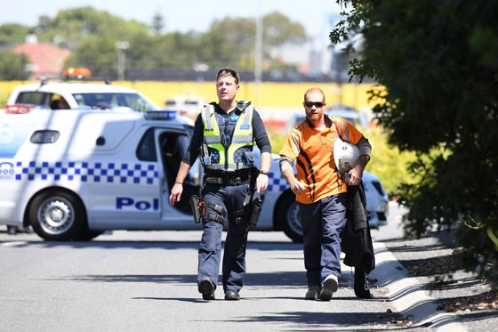 اصطدام طائرة صغيرة بمركز تجاري في ملبورن ومصرع افراد طاقمها صورة رقم 7