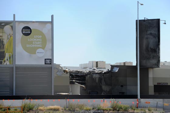 اصطدام طائرة صغيرة بمركز تجاري في ملبورن ومصرع افراد طاقمها صورة رقم 4