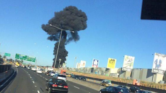 اصطدام طائرة صغيرة بمركز تجاري في ملبورن ومصرع افراد طاقمها صورة رقم 6