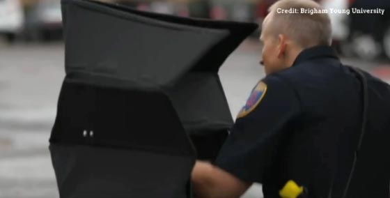 ابتكار درع مضاد لرصاص في أمريكا يحقق ملايين المشاهدات.. فيديو صورة رقم 2