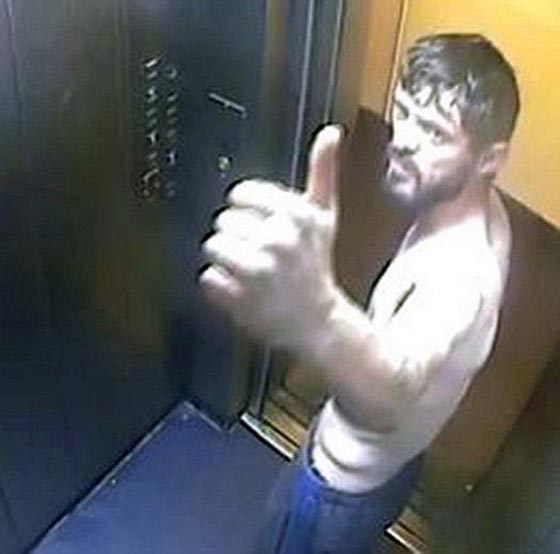  فيديو مؤلم: رجل مخمور يضرب كلبه بقسوة مدة 30 دقيقة! صورة رقم 2