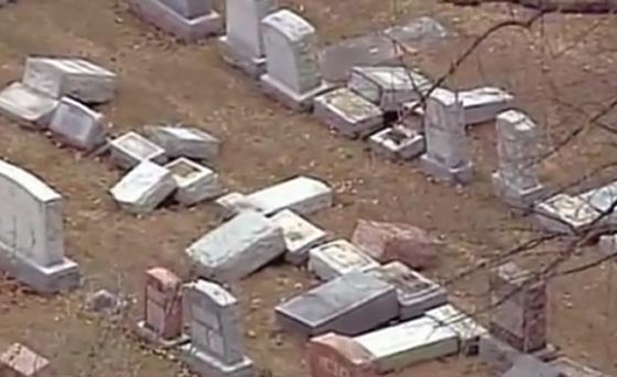 مسلمون في أمريكا يجمعون 84 ألف دولار لأصلاح قبور لليهود صورة رقم 2