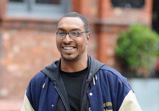 لأنه مسلم.. إحتجاز نجل الملاكم محمد علي كلاي بأحد مطارات فلوريدا صورة رقم 7