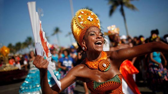 اضخم احتفال سامبا على وجه الارض في البرازيل يبشر بموسم الصوم  صورة رقم 3
