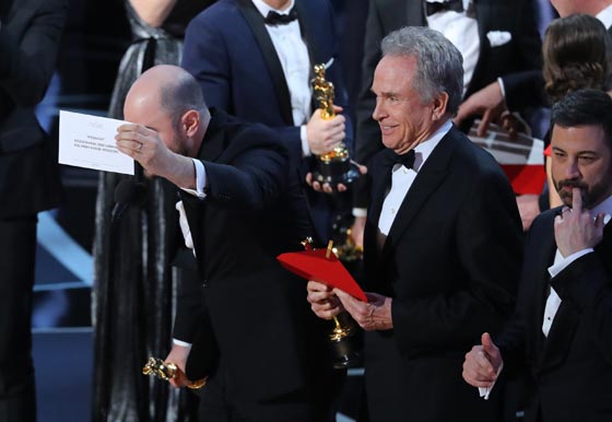 خطأ محرج.. فيلم مونلايت ينتزع الاوسكار من لا لا لاند على المسرح صورة رقم 12