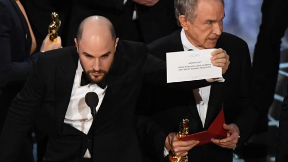 خطأ محرج.. فيلم مونلايت ينتزع الاوسكار من لا لا لاند على المسرح صورة رقم 2
