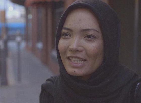 هل استراليا عنصرية؟! شاهد كيف تعامل الناس رحيلة المنقبة في الشارع صورة رقم 4