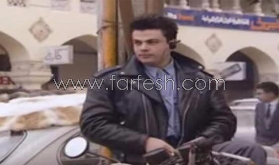 صور عمرو دياب في جاكيت (قديم) يفتح باب السخرية عليه صورة رقم 3