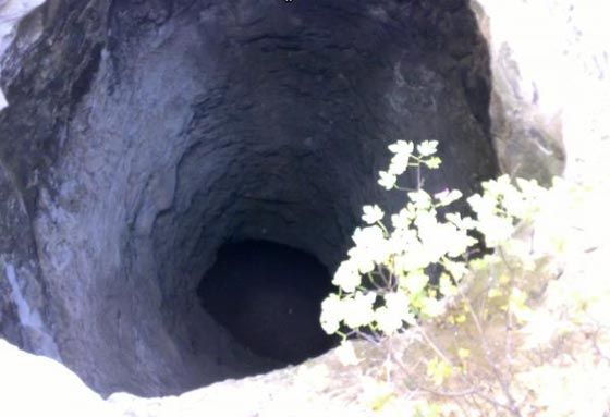 داعش استغل فجوة الخسفة التي صنعها نيزك لتصبح اكبر مقبرة جماعية صورة رقم 1