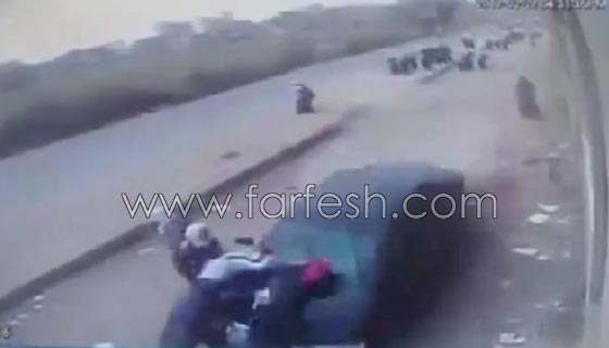 فيديو  صادم: سيارة مسرعة بجنون تدهس 10 طالبات مصريات! صورة رقم 4
