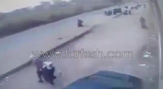 فيديو  صادم: سيارة مسرعة بجنون تدهس 10 طالبات مصريات! صورة رقم 5