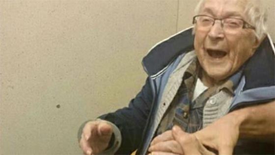 معمّرة تحقق حلم حياتها الأخير في زنزانة صورة رقم 8