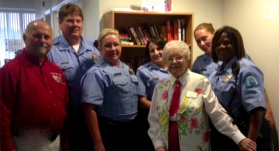 معمّرة تحقق حلم حياتها الأخير في زنزانة صورة رقم 4