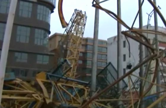 فيديو مروع.. لحظة انهيار رافعة في الصين صورة رقم 4