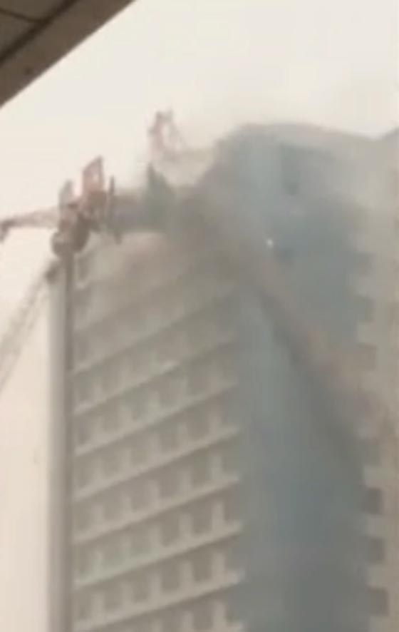 فيديو مروع.. لحظة انهيار رافعة في الصين صورة رقم 2