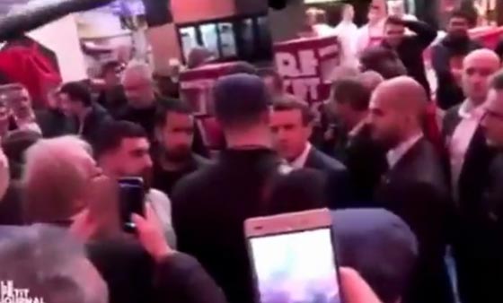 فيديو صادم.. بيضة في جبين المرشح الرئاسة للانتخابات الفرنسية صورة رقم 5
