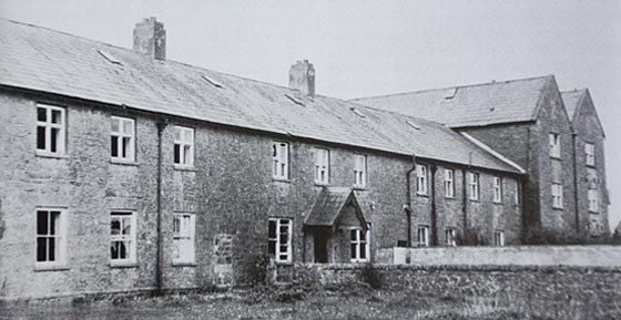 اكتشاف بقايا 800 جثة لأطفال داخل ملجأ ايتام بايرلندا صورة رقم 10