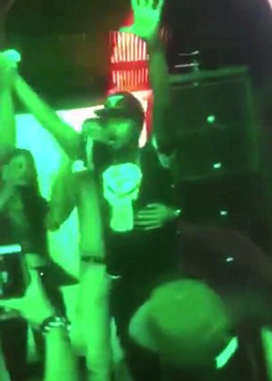 صور وفيديو صادم: شاب يشرب زجاجة (تكيلا) دفعة واحدة ويفقد حياته بسبب رهان! صورة رقم 1