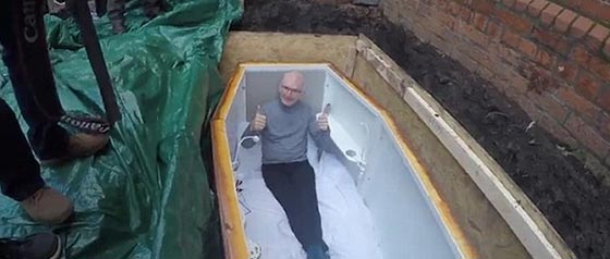 مدمن مخدرات سابق يدفن نفسه حيا ليساعد المدمنين! صورة رقم 2