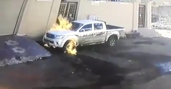 اضرم النار في سيارة فاشتعلت يده بفعل البنزين.. فيديو صورة رقم 2
