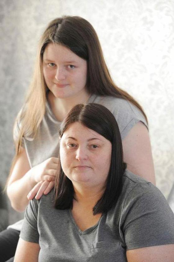 مزيل العرق تسبب بعمل انذار الحريق وطرد طالبة من المدرسة! فيديو صورة رقم 2