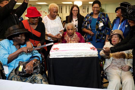 صور ثلاث معمرات يحتفلن معا بتجاوزهن سن الـ100 صورة رقم 8