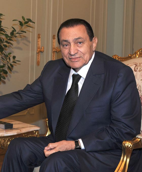 مبارك: انا لست الرئيس بل خالد ثابت وسأمشي في جنازة من قال اني ميت! صورة رقم 4