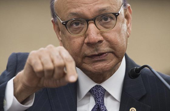 والد الجندي المسلم الذي ضحى بحياته لاجل امريكا ممنوع من السفر خارجها؟! صورة رقم 4