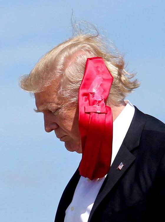 صور: شريط لاصق على ربطة عنق ترامب الحمراء يثير الجدل  صورة رقم 2