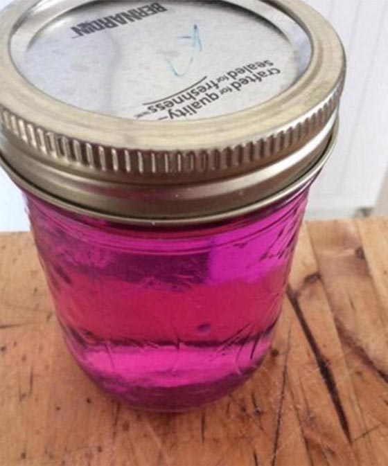 مياه وردية اللون تصدم سكان بلدة في كندا.. ورئيس البلدية يعتذر صورة رقم 4