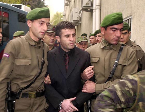 مسلح تركي قتل طفلا بالرصاص قبل 14 عاما، يموت بنفس الطريقة يوم زفافه! صورة رقم 2