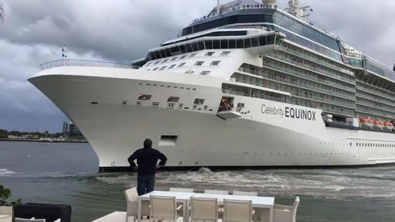 سفينة سياحية عملاقة تدب الرعب في قلوب سكان منزل فخم كادت تبتلعه صورة رقم 2