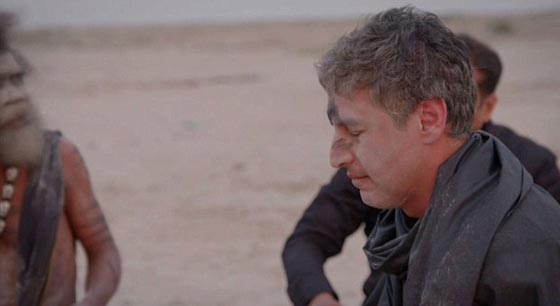  تجربة صادمة لمذيع مع قبيلة تأكل مخ البني آدميين والبراز! فيديو صورة رقم 7