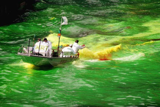 فيديو طريف: لماذا تم صبغ  نهر شيكاغو باللون الاخضر؟ صورة رقم 10