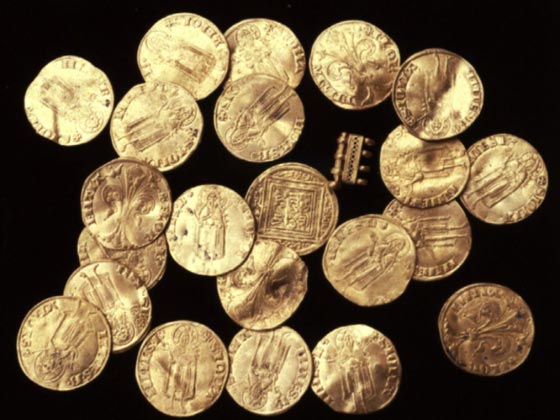 العثور على حطام سفينة في ميناء عكا محملة بعملات ذهبية من حقبة الصليبيين  صورة رقم 1