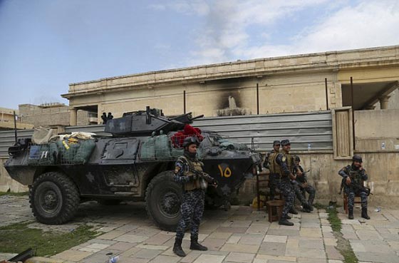 فيديو مثير: بطل عراقي يعترض مفجر انتحاري داعشي بالموصل وينقذ حياة الكثيرين صورة رقم 12