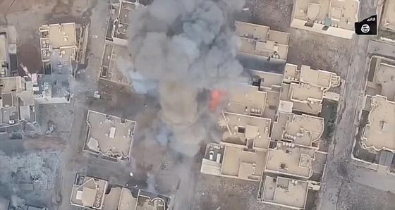 فيديو مثير: بطل عراقي يعترض مفجر انتحاري داعشي بالموصل وينقذ حياة الكثيرين صورة رقم 8