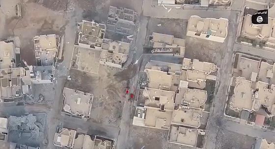 فيديو مثير: بطل عراقي يعترض مفجر انتحاري داعشي بالموصل وينقذ حياة الكثيرين صورة رقم 1