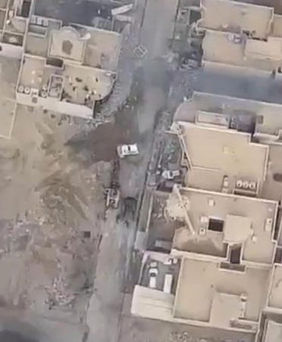 فيديو مثير: بطل عراقي يعترض مفجر انتحاري داعشي بالموصل وينقذ حياة الكثيرين صورة رقم 5